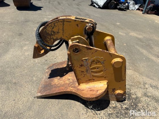 挖掘机液压抓斗附件。