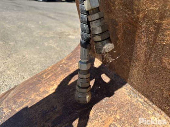 挖掘机液压抓斗附件。