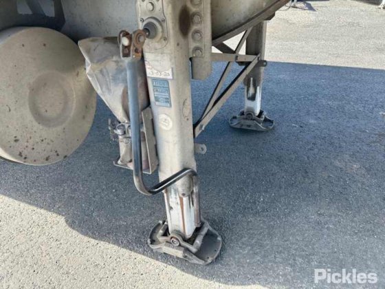 2019 真正的三轴半挂车