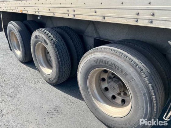 2019 真正的三轴半挂车