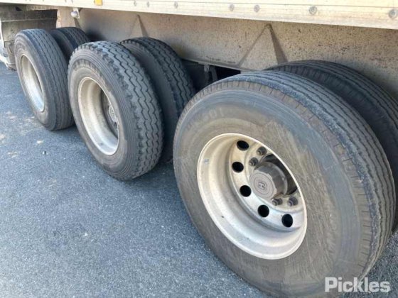 2019 真正的三轴半挂车