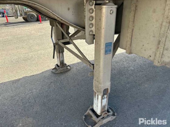 2019 真正的三轴半挂车