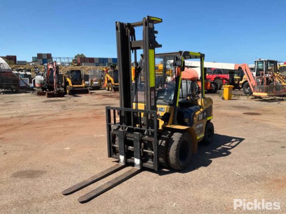 2015 Caterpillar GP30NT