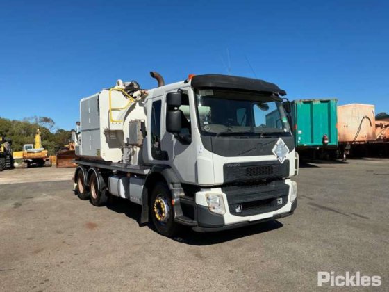 2016年式ボルボ FE320