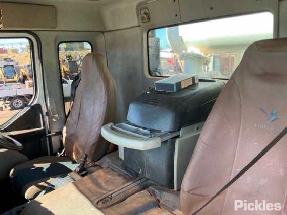 2016年式ボルボ FE320