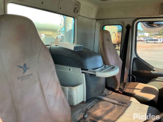 2016年式ボルボ FE320