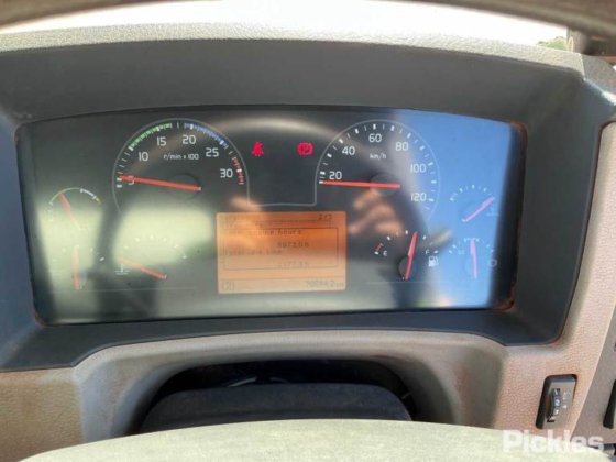 2016年式ボルボ FE320