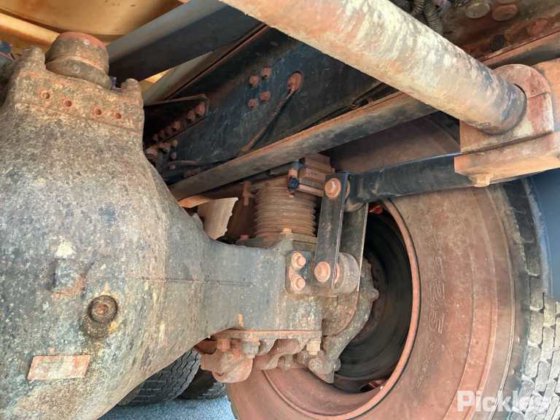 2016年式ボルボ FE320