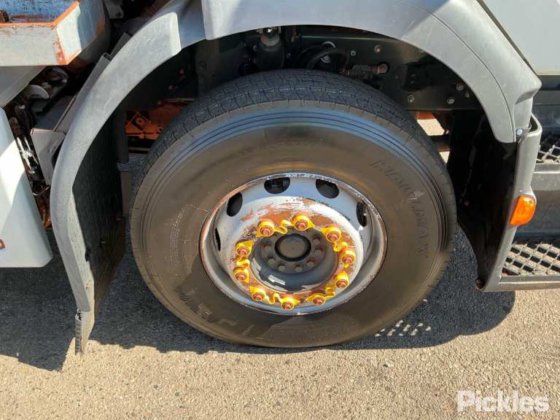 2016年式ボルボ FE320