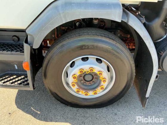 2016年式ボルボ FE320