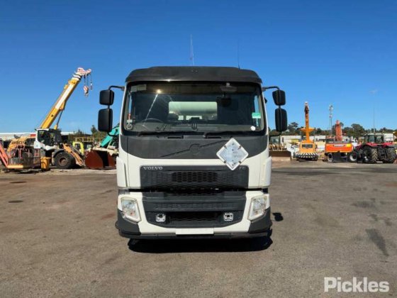 2016年式ボルボ FE320