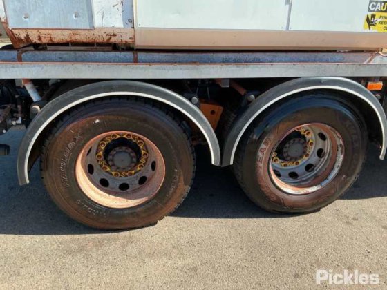 2016年式ボルボ FE320