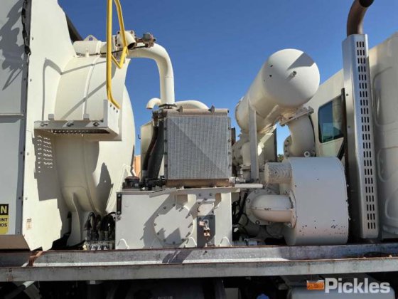 2016年式ボルボ FE320