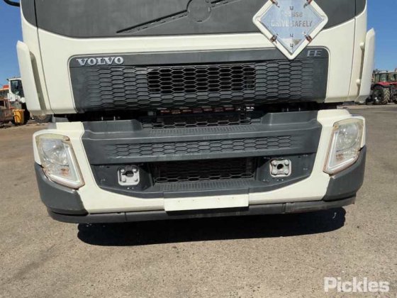 2016年式ボルボ FE320