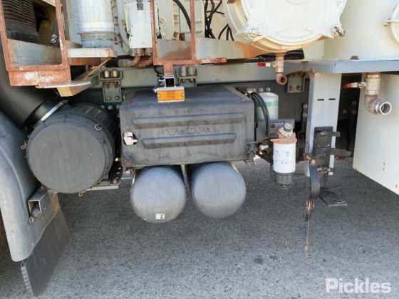 2016年式ボルボ FE320