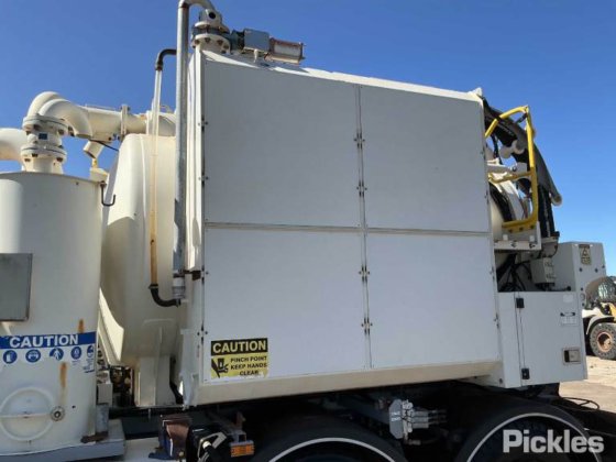 2016年式ボルボ FE320