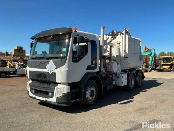 2016年式ボルボ FE320