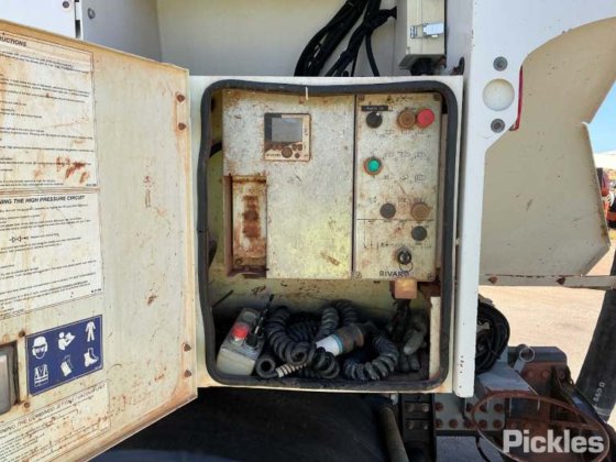 2016年式ボルボ FE320