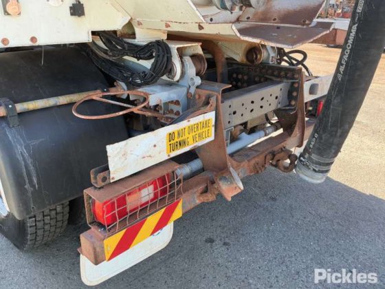 2016年式ボルボ FE320