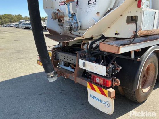 2016年式ボルボ FE320