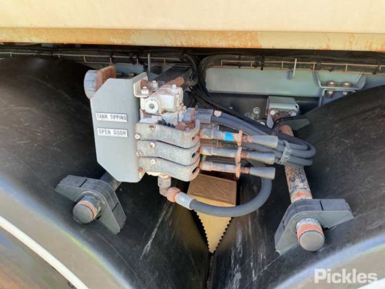 2016年式ボルボ FE320