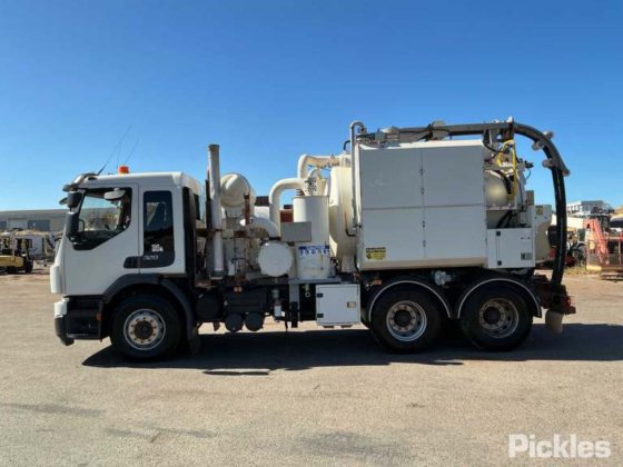 2016年式ボルボ FE320