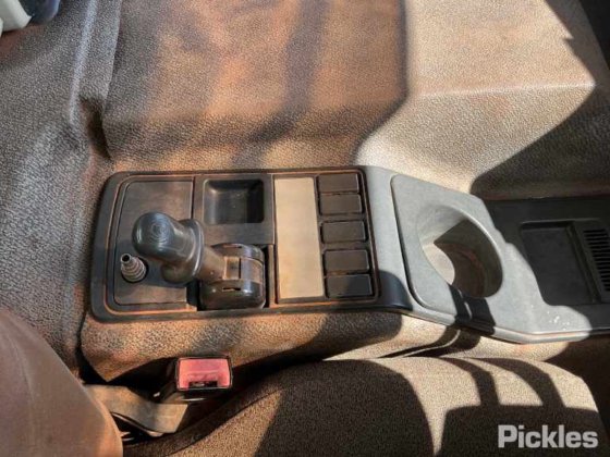 2016年式ボルボ FE320