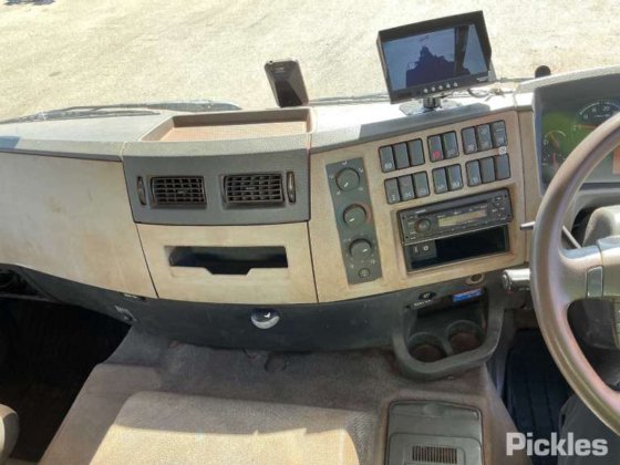 2016年式ボルボ FE320