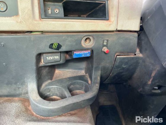 2016年式ボルボ FE320