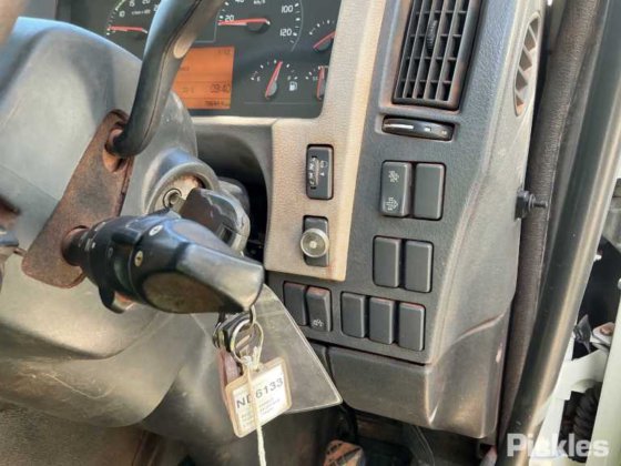 2016年式ボルボ FE320