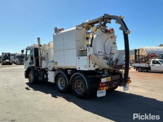 2016年式ボルボ FE320