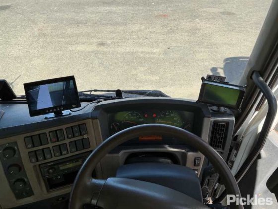 2016年式ボルボ FE320