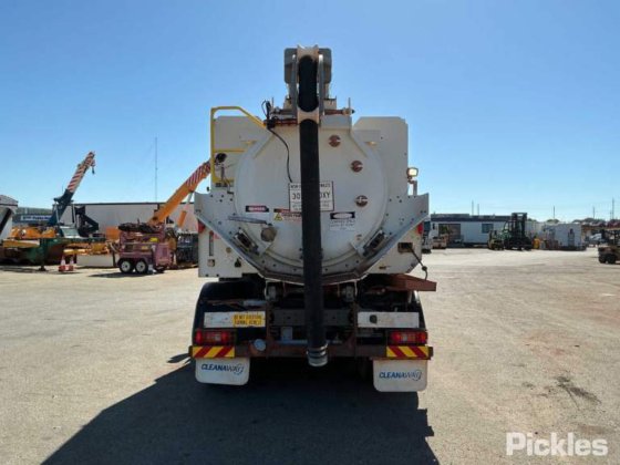 2016年式ボルボ FE320