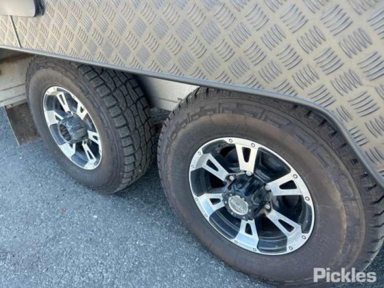 2016 年新时代大红色 19 ES2