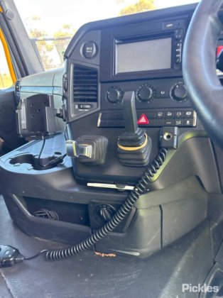 2018年式メルセデス・ベンツ・アクトロス