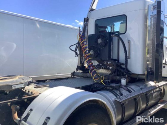 2011年式ケンワースT403