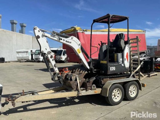 2016年ボブキャット E20