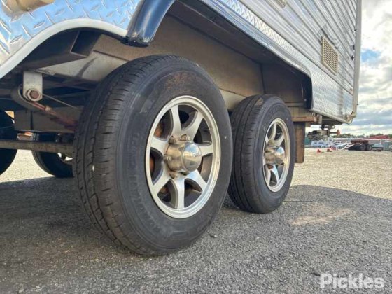 2011 クリエイティブ キャラバンズ トラックヴァン クラシック