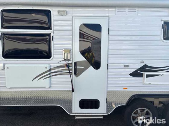 2011 クリエイティブ キャラバンズ トラックヴァン クラシック