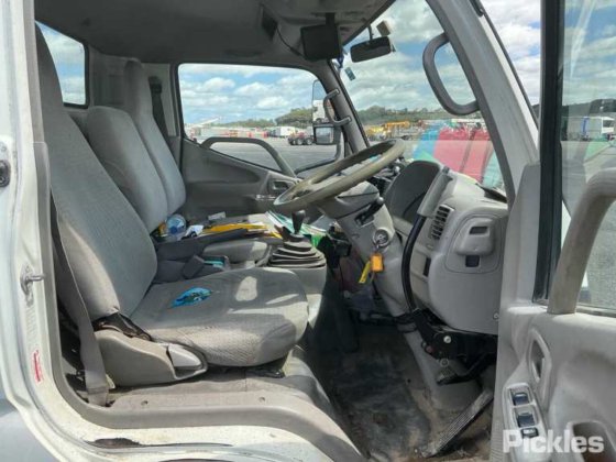 2004年式 日野デュトロ