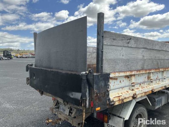 2004年式 日野デュトロ