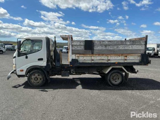 2004年式 日野デュトロ