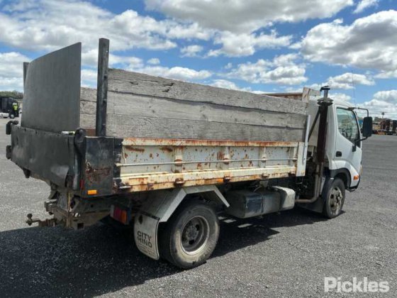 2004年式 日野デュトロ