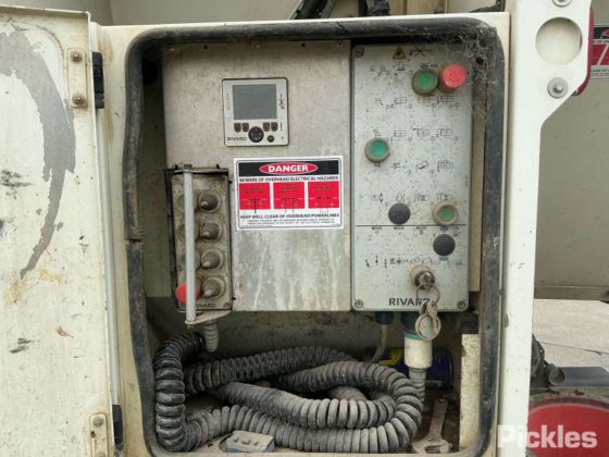 2016年式ボルボ FE320