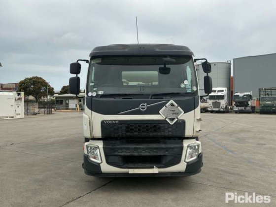 2016年式ボルボ FE320