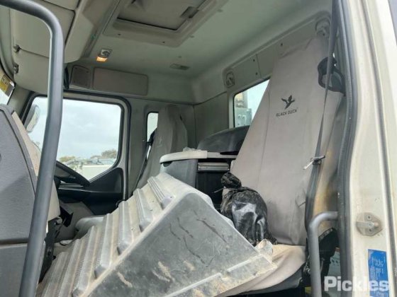 2016年式ボルボ FE320