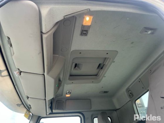 2016年式ボルボ FE320