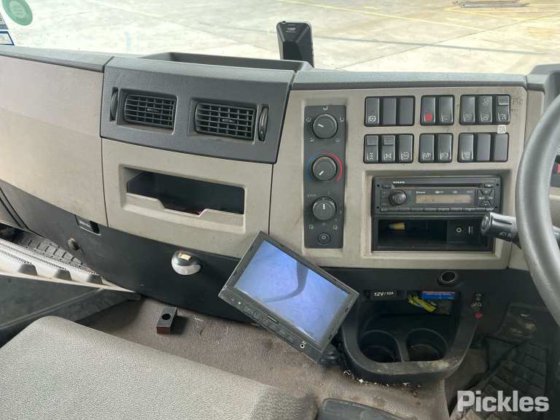 2016年式ボルボ FE320