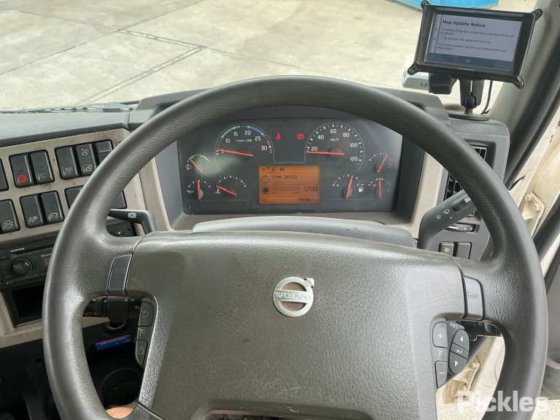 2016年式ボルボ FE320