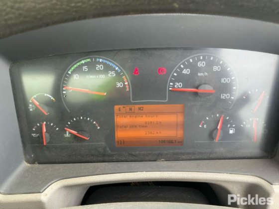 2016年式ボルボ FE320